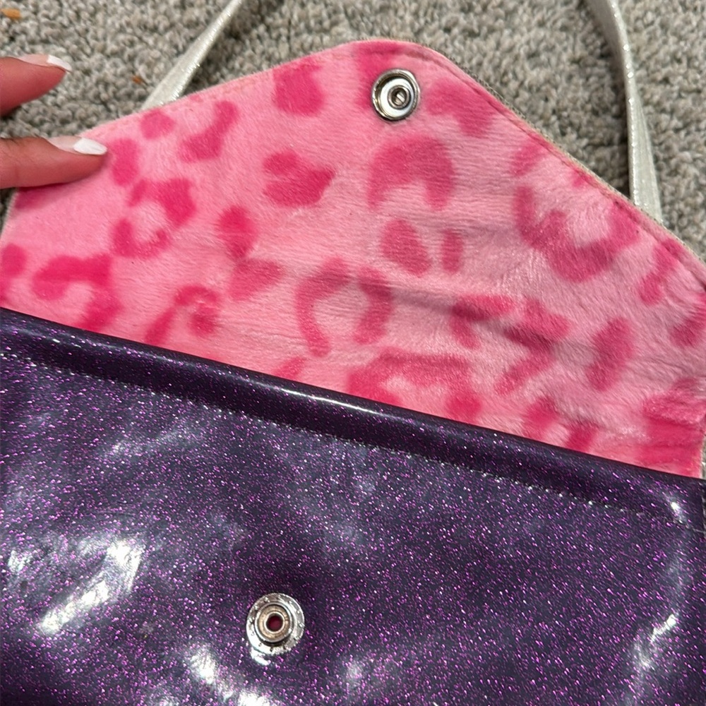 Trophy Queen crossbody purse - Picture 3 of 4